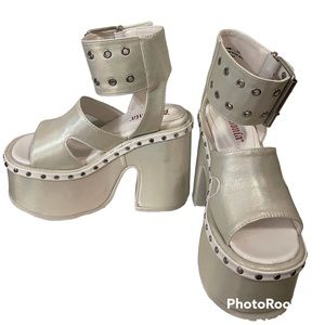 DEMONIA - Y2K BELT PLATFORM SANDALS - HOLO WHITE